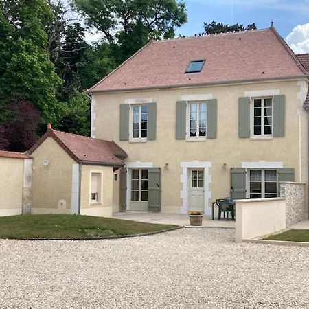 Gite Les Auregats Maligny Kültér fotó